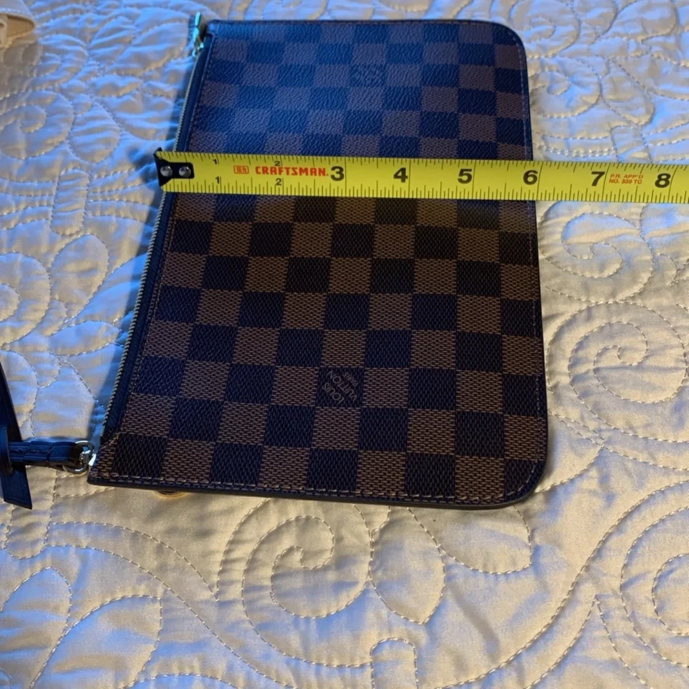 Louis Vuitton pouch - Picture 3 of 11